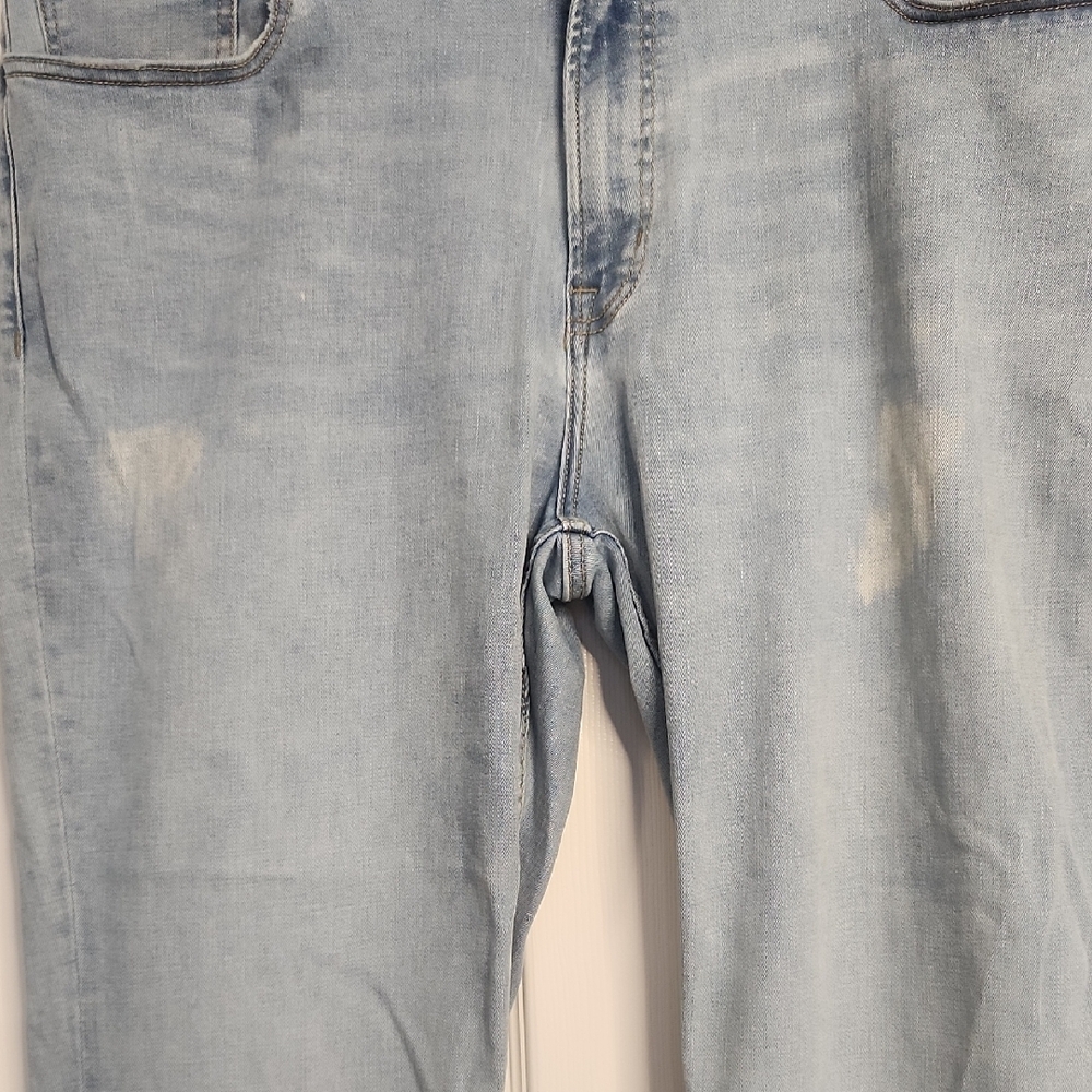 Old Navy Light Blue Relaxed Men's Jeans - Picture 3 of 8